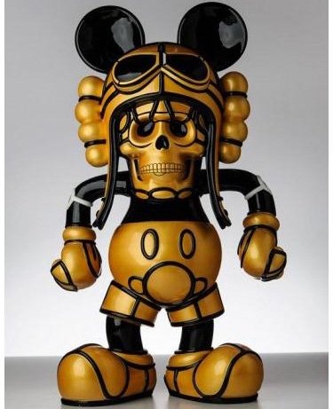 Deathhead Lifesize - Gold figure by David Flores, produced by Toy Art Gallery. Front view.