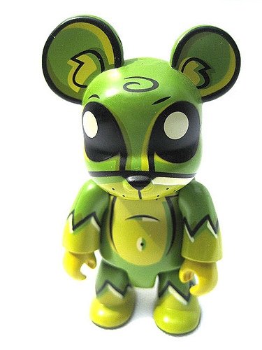 Green Bear figure by Joe Ledbetter, produced by Toy2R. Front view.