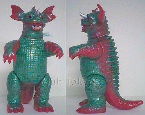 Baragon (バラゴン) - Red figure by Yuji Nishimura, produced by M1Go. Front view.
