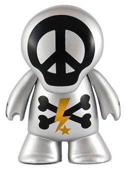 Coolz - Silver figure by Tabloid Hero, produced by Tabloid Hero. Front view.