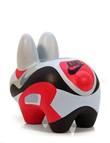 Labbit AM-90 figure by Kano. Front view.