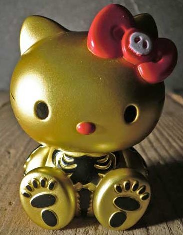 Hello Kitty Skull - Gold figure by Balzac X Sanrio, produced by Secret Base. Front view.