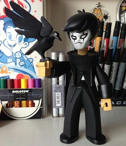 The Crow King figure by Kano. Front view.