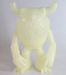 Musyubel - All GID figure by Kaijin, produced by One-Up. Front view.
