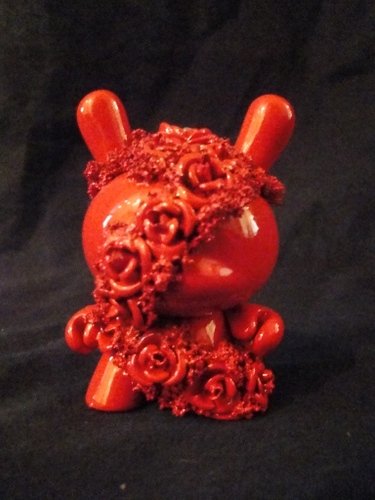 Rose Dunny figure by Eechone. Front view.