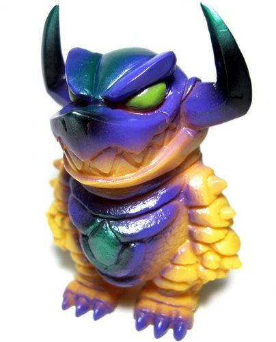 Mini Destdon (ミニデストドン) figure by Touma, produced by Monstock. Front view.