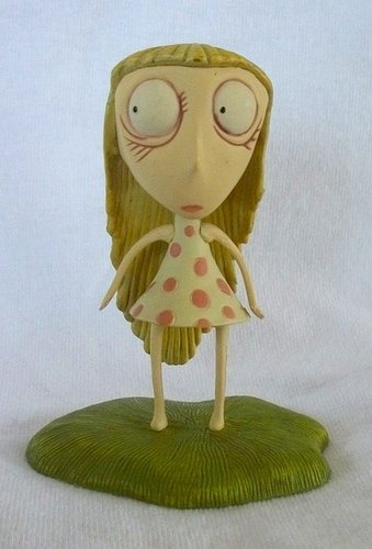 Staring Girl figure by Tim Burton, produced by Dark Horse. Front view.