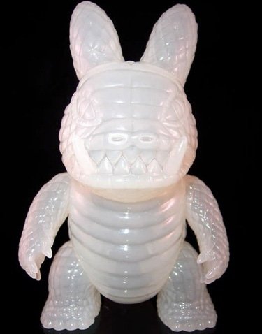 Usagi-Gon - Milky White figure by Frank Kozik, produced by Wonderwall. Front view.