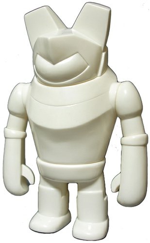 Cosmicat Robo - Unpainted White figure by P.P.Pudding (Gen Kitajima), produced by P.P.Pudding. Front view.