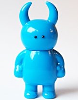 Uamou Blue figure by Ayako Takagi, produced by Uamou. Front view.