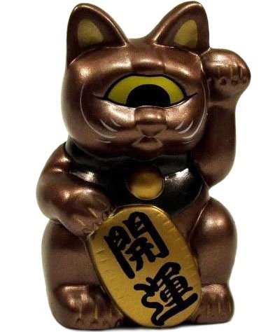 Mini Fortune Cat - Bronze figure by Mori Katsura, produced by Realxhead. Front view.