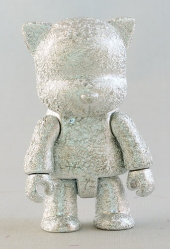 Metallic Silver Cat figure by Toy2R, produced by Toy2R. Front view.