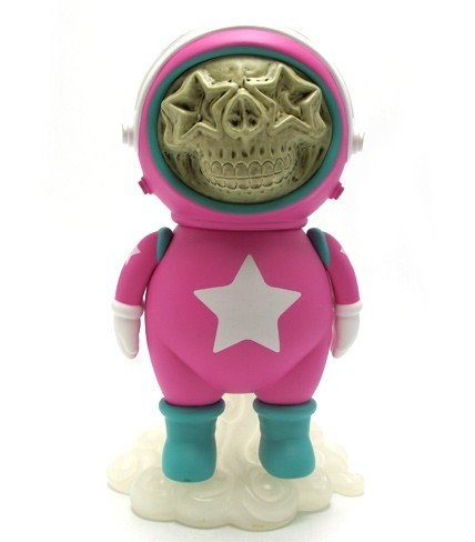 Dum English - Pink figure by Ron English X Chris Brown, produced by Made By Monsters. Front view.