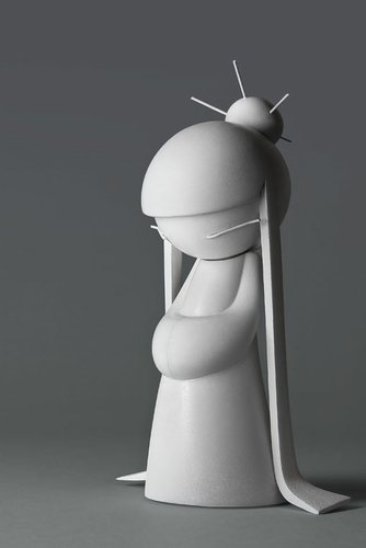Yume - White edition figure by Plastikmat. Front view.