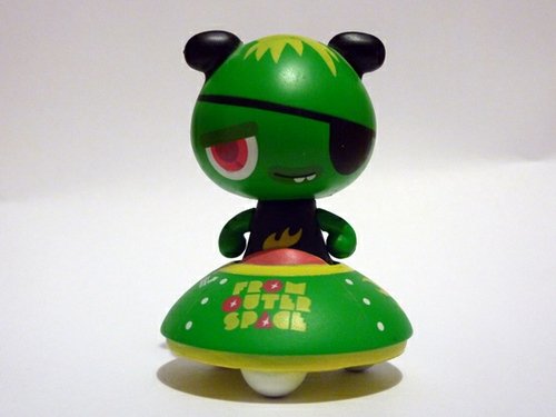 Stereotype From Outer Space - Pico figure by Superdeux, produced by Red Magic. Front view.