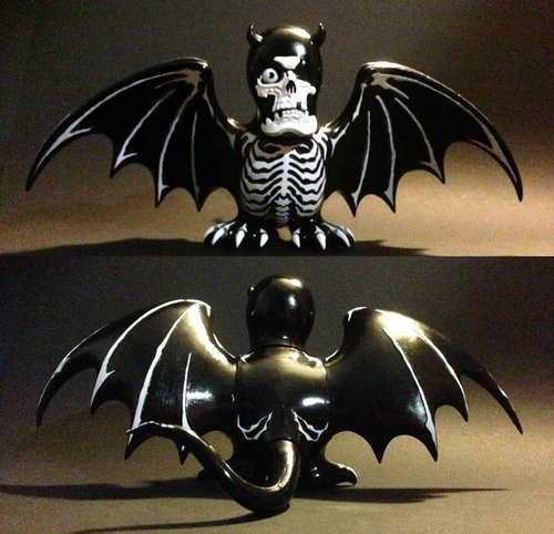 Skullbat figure by Balzac, produced by Evilegend 13. Front view.