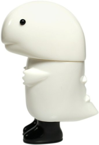 Amedas - White w/ Black Boots figure by Chima Group, produced by Chima Group. Front view.
