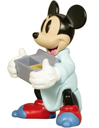 Mickey Mouse - Mickeys Parrot figure by Disney, produced by Medicom Toy. Front view.