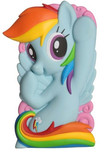 Rainbow Dash Chara-Brick - SDCC 2013 figure, produced by Huckleberry Toys. Front view.
