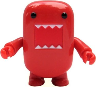 Red Domo Qee figure by Dark Horse Comics, produced by Toy2R. Front view.