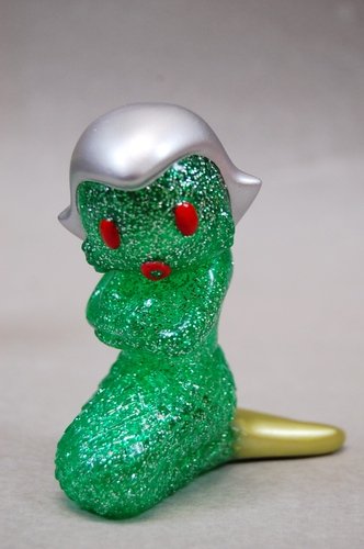 Suity-chan - Silver hair figure by Shane Haddy, produced by Hints And Spices. Front view.