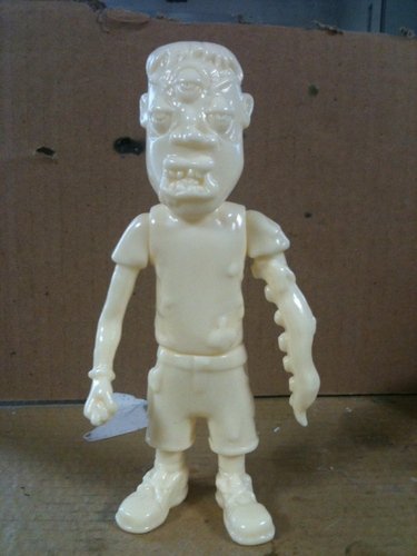 Sewer Creep: Ian figure by Coma21. Front view.