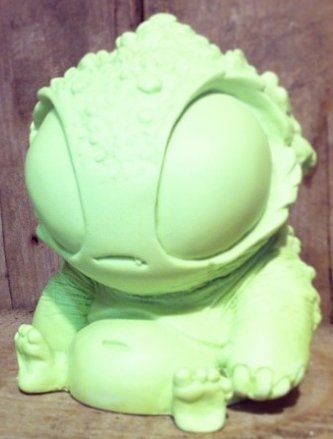 Unpainted Bubblegut figure by Chris Ryniak, produced by Circus Posterus. Front view.
