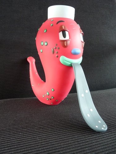 Slugilicious Member edition figure by Gary Baseman, produced by Arts Unknown. Front view.