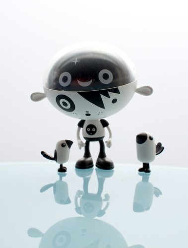 Rolitoboy - Black & White Love figure by Rolito, produced by Toy2R. Front view.