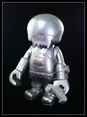 Toyer Worker - Silver Taiwan Mystery Ed. figure by Toy2R, produced by Toy2R. Front view.