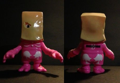 musicField Bagman figure by Balzac, produced by Evilegend 13. Front view.