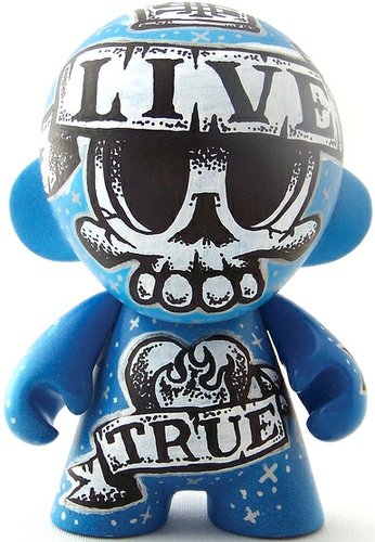 Live True figure by Jeremy Madl (Mad). Front view.