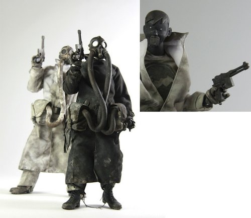 Daywatch NOM Commander figure by Ashley Wood, produced by Threea. Front view.