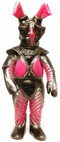 Zetton  figure, produced by Marchand. Front view.