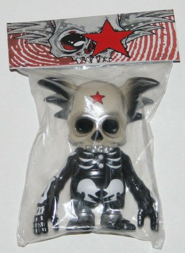 Red Star Skullwing  figure by Pushead, produced by Secret Base. Front view.