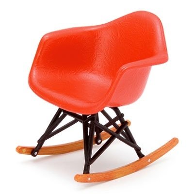 RAR Eames Plastic Armchair figure by Charles And Ray Eames, produced by Reac Japan. Front view.