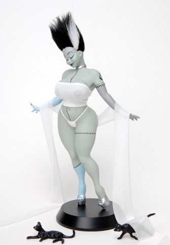 Limited Edition Franken Babe  figure by Spencer Davis, produced by Mamegyorai. Front view.