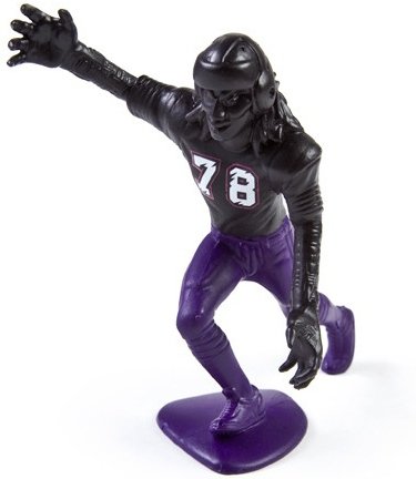 Shadow Backer figure by David Healey, produced by Healeymade. Front view.