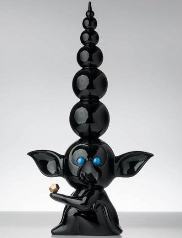 Monkey Knows Lifesize - Black figure by Quim Tarrida, produced by Toy Art Gallery. Front view.