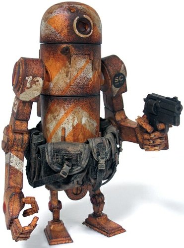 Sandcrab Bertie Mk 2 figure by Ashley Wood, produced by Threea. Front view.