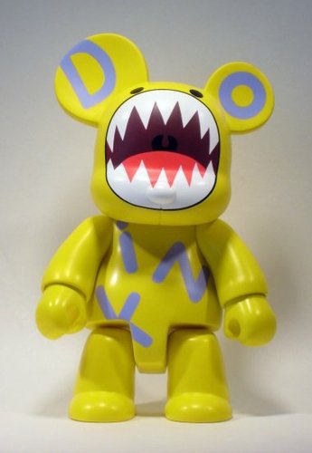 Doink Qee - Yellow figure by Doink, produced by Toy2R. Front view.