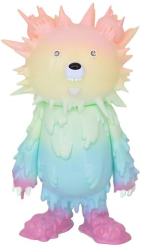 Inc Bear - Pastel Rainbow figure by Hiroto Ohkubo, produced by Instinctoy. Front view.