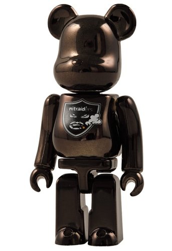 Nitraid Be@rbrick 100% - Black Chrome  figure, produced by Medicom Toy. Front view.
