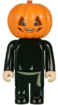 Babekub Pumpkin figure, produced by Medicom Toy. Front view.