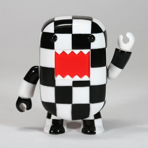 Checkerboard Domo Qee figure by Dark Horse Comics, produced by Toy2R. Front view.