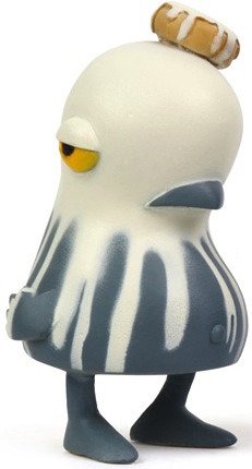 Sluggy P - White  figure by Nevercrew. Front view.