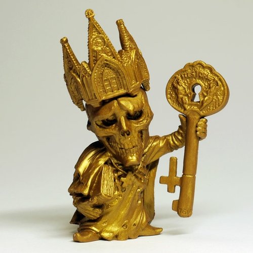 Kingdom Mind - Gold figure by Junnosuke Abe, produced by Restore. Front view.