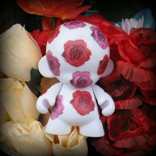 Rosaceae figure by Irit (C), produced by Kidrobot. Front view.