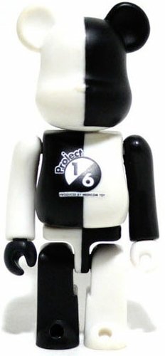 Project 1/6 Be@rbrick 100% - Monotone figure, produced by Medicom Toy. Front view.