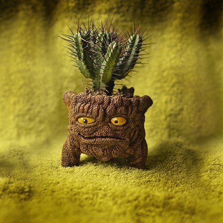 Lord of Plants figure by Macomix. Front view.